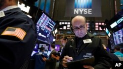 28일 뉴욕의 증권거래소. 미국을 비롯한 세계 각국 증시는 신종 코로나바이러스 사태가 경제에 미칠 영향에 대한 우려로 폭락했다.