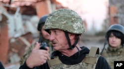 شان پن، هنرپیشه آمریکایی، در سفر به اوکراین (آرشیو)