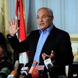 埃及总理沙菲克在开罗的记者会上