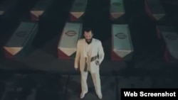 صحنه ای از موزیک ویدئوی امیر تللو برای گرامیداشت "شهدا"