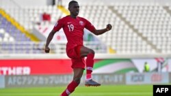 Pemain depan Qatar Almoez Ali dalam laga penyisihan Grup E Piala Asia antara Korea Utara dan Qatar di Stadion Khalifa bin Zayed yang sepi penonton, di al-Ain,13 Januari 2019. (Foto: Giuseppe CACACE / AFP)