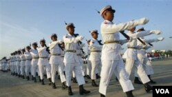 Upacara perayaan hari Kemerdekaan Burma di pusat kota di Naypyitaw, Selasa, 4 Januari 2011.