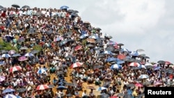 Para pengungsi Rohingya memperingati dua tahun eksodus ke kamp pengungsi Kutupalong di Cox’s Bazar, Bangladesh, 25 Agustus 2019.