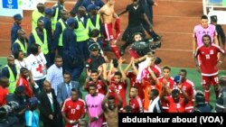 Wachezaji wa Equatorial Guinea walindwa na polisi baada ya ushindi dhidi ya Tunisia