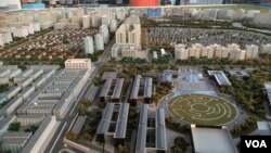 A scale model of what the Vietnamese city of Binh Duong hopes the future will look like. (L. Hoang/VOA)