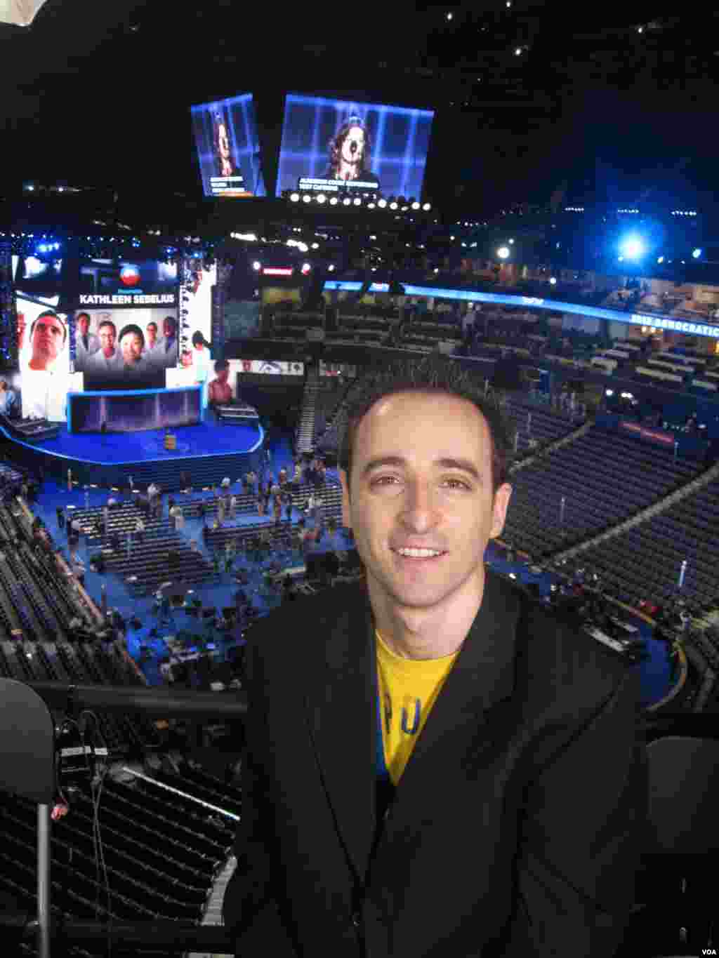 Nicolas Pinault, l&rsquo;envoy&eacute; sp&eacute;cial de la Voix de l&rsquo;Am&eacute;rique &agrave; la Convention D&eacute;mocrate &agrave; Charlotte.&nbsp;(Photo VOA)