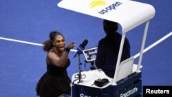 Serena Williams of the United States yells at chair umpire Carlos Ramos in the women's final against Naomi Osaka of Japan at the 2018 U.S. Open tennis tournament in New York, Sept. 8, 2018. (D. Parhizkaran/USA Today)