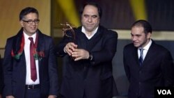 کرام الدین کریم، رئیس فدراسیون فوتبال افغانستان با جایزۀ فوتبال جوانمردانۀ ۲۰۱۳