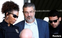FILE PHOTO: Antonio Palocci, center, former finance minister and presidential chief of staff in recent Workers Party governments, is escorted by federal police officers in Curitiba, Brazil, Sept. 26, 2016.