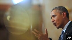 25일 한국을 국빈 방문 중인 바락 오바마 미국 대통령이 박근혜 한국 대통령과 정상회담 후 공동기자회견에서 기자들의 질문에 답하고 있다.