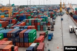 កំពង់ផែនាំចេញនាំចូល​ទំនិញ​ដ៏​ធំ​មួយ​របស់​តំបន់​អាស៊ី នៅទីក្រុង​រ៉ុងហ្គូន ប្រទេសមីយ៉ាន់ម៉ា។