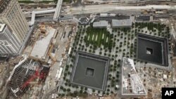 Pembangunan museum peringatan 11 September (di tengah), yang merupakan bangunan tambahan pada monumen peringatan, terhenti saat ini karena masalah keuangan (foto: dok).