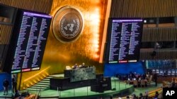 La résolution non contraignante, qui "demande une trêve humanitaire immédiate, durable et soutenue, menant à la cessation des hostilités", a recueilli 120 votes pour, 14 contre, et 45 abstentions, sur les 193 membres de l'ONU.