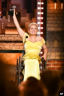 阿里·斯特罗克获得托尼奖的最佳女配角奖。(2019年6月9日)