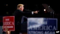 Le président Donald Trump, au cours d'un meeting de campagne, à Mesa, en Arizona, le 19 octobre 2018