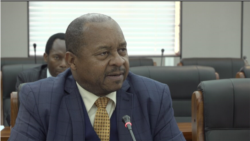 Obediah Moyo, Zimbabwe’s health minister, says the government has agreed to give doctors a 60 percent salary increase, though the workers are demanding more, in Harare, Sept. 3, 2019. (Columbus Mavhunga/VOA)