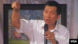 Gubernur Bali Made Mangku Pastika menyampaikan penjelasan dalam dialog awal tahun di Denpasar, Sabtu petang (7/1).