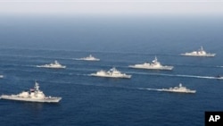 지난 2013년 3월 한국 동해에서 미-한 합동군사훈련 '독수리 훈련'에 참가 중인 미국과 한국군 전함들.