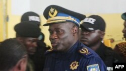 Le général John Numbi, ancien chef de la police congolaise lors du procès sur l'assassinat du défenseur des droits de l'homme Floribert Chebeya, Kinshasa, 27 janvier 2010.