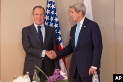 Jon Kerri va Sergey Lavrov Jenevadagi muloqot paytida. 2-mart, 2015-yil.
