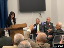 លោកស្រី Janeth Seng ប្រធាន​ចលនា​ស្រី្ត​គណបក្ស​សង្គ្រោះ​ជាតិ​បណ្តាញ​សកល ចូលរួម​ថ្លែងការណ៍​ក្នុង​ពិធី​ប្រារព្ធ​ខួបលើក​ទី២៨ នៃ​សន្ធិសញ្ញា​សន្តិភាព​ទីក្រុង​ប៉ារីស​នៅ​វិមាន​រដ្ឋសភា​អាមេរិក​កាលពី​ថ្ងៃចន្ទ ទី២១ ខែតុលា ឆ្នាំ២០១៩។ (សុខ ខេមរា/VOA)