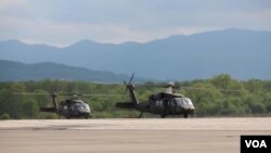 Američki helikopteri u na aerodromu Dubrava kod Tuzle, 17. maj 2021.