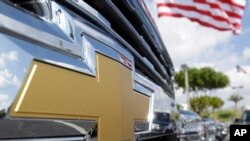 Migrants cross Meric river toward the Turkey&#39;s Pazarkule border crossing with Greece&#39;s Kastanies, near Edirne, Turkey.