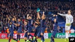 Les joueurs du PSG lors du match contre Barcelone au Parc des Princes, le 14 février 2017 