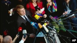 독일 정부 고위 관계자가 24일 의회에서 미국의 도청 의혹에 관한 입장을 밝히고 있다.