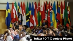 La 107e session de la CITravail a adopté les conclusions du rapport de la Commission sur la violence et le harcèlement contre les femmes et les hommes dans le monde du travail, à Genève, 8 juin 2018. (Twitter/OIT)