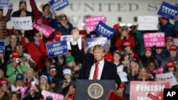 Le président Donald Trump lors d'un meeting de campagne, à Mosinee, dans le Wisconsin, le 24 octobre 2018