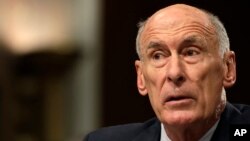 댄 코츠 미국 국가정보국장이 3일 상원 청문회에서 증언하고 있다.