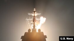 미 해군이 지난해 11월 USS 존 핀 이지스 구축함에서 SM-3 블록 IIA 미사일을 이용한 탄도미사일 요격에 성공했다면서 사진을 공개했다.