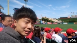 Shunsuke Ijima, a Japanese university student, went to Anaheim, California.