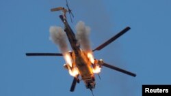 Helikopter Irak menembakkan misil ke arah sasaran militan ISIS di Mosul (foto: ilustrasi).