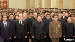 지난 17일 북한 김정일 국방위원장 5주기를 맞아 김정은 노동당 위원장이 금수산태양궁전을 찾았다고 관영 조선중앙통신이 전했다.