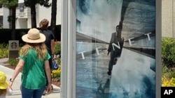 图为克里斯托弗·诺兰执导的新片《天能》（Tenet）2020年6月27日在洛杉矶推出的海报。