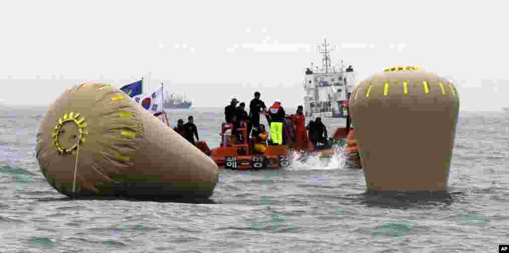 A rescue diver jumps in near the buoys installed to mark the location of the sunken ferry Sewol off the southern coast, near Jindo, April 18, 2014.&nbsp;