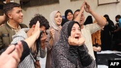 Palestinci žale za rodbinom ubijenom u izraelskom bombardovanju, u bolnici al-Najjar u Rafahu u južnom pojasu Gaze, 29. aprila 2024.