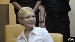 Mantan Perdana Menteri Ukraina Yulia Tymoshenko saat hadir di pengadilan di ibukota Kyiev.