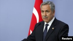 Wakil PM Turki Bulent Arinc meminta maaf atas tindakan penumpasan oleh polisi terhadap para demonstran (foto: dok). 