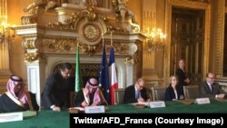 L'Agence française de développement (AFD) et le Fonds saoudien de développement ont signé un mémorandum de coopération avec le prince héritier saoudien Mohammed ben Salmane, Paris, 11 avril 2018. (Twitter/AFD_France). 