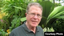 លោក David P. Chandler បាន​ចំណាយពេល​អស់​រយៈពេល​ជាង​ពាក់​កណ្តាល​មួយ​សតវត្សរ៍​ស្រាវជ្រាវ​អំពី​ប្រវត្តិសាស្ត្រ​នៃ​ប្រទេស​កម្ពុជា ហើយ​លោក​គឺជា​ប្រវត្តិវិទូ​ដ៏​ចំណាស់​ម្នាក់​អំពី​ប្រទេស​កម្ពុជា និង​ប្រជាពលរដ្ឋ​ខ្មែរ។ លោក David P. Chandler ដែល​សព្វថ្ងៃ​នេះ​មាន​អាយុ ៨៣ឆ្នាំ គឺជា​សាស្ត្រាចារ្យ​ខាង​ប្រវត្តិសាស្ត្រ​ដ៏​ចំណាស់​ម្នាក់​នៅ​សាកលវិទ្យាល័យ Monash University ប្រទេស​អូស្ត្រាលី។ (រូបថត​ផ្តល់​ឲ្យ)