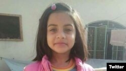 Zainab, 8 ans, enlevée, violée et tuée; retrouvé morte sur un tas d'ordures le 9 janvier à Kasur, Pakistan. 