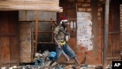 Un combattant anti-balaka dans Bangui, 22 janvier 2014.