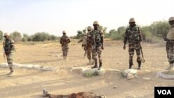 Un cadavre d'un présumé militant de Boko Haram (VOA)