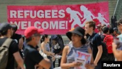 ARSIP - Warga berkumpul dalam sebuah pawai anti-rasisme di pusat kota Toronto, Ontario, Kanada, 11 Agustus 2018 (foto: Reuters/Chris Helgren)