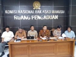 Ketua Komnas HAM Ahmad Taufan Damanik (tiga dari kanan) (Foto: Fathiyah/dok).