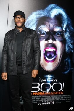 Tyler Perry menghadiri penayangan perdana film “Boo! A Madea Halloween,” yang diputar di ArcLight Cinerama Dome, 17 Oktober 2016 di Los Angeles. (Foto: John Salangsang/Invision/AP)
