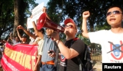 Protesters chant slogans during an anti-China protest in front of the Chinese embassy in Hanoi, Vietnam, May 13, 2014.